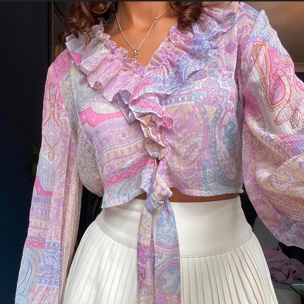 ZARA PASTEL PRINT LONG SLEEVE CROP TOP BLOUSE WITH RUFFLE DETAILS